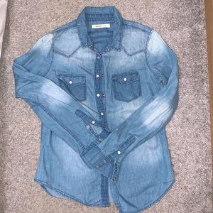 Soft denim button up from Bluenotes! EUC